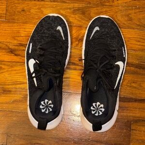 Black & White Nike Tennis Shoes